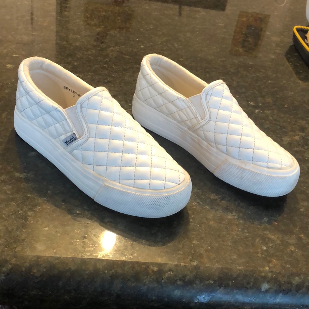 Mudd white quilted slide on sneakers, youth size 3